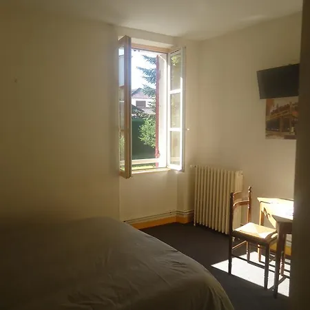 מלון Logis Du Champ De Foire Saint-Aulaye-Puymangou