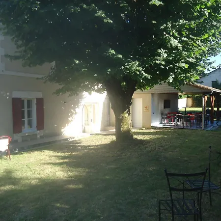 מלון Logis Du Champ De Foire 3*